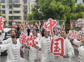 传统与趣味交融，定格双节温情 | 信息工程管理学院青协携手宋公桥社区开展双节文艺汇演活动