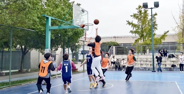 青春飞扬，热血“篮”不住！信息工程管理学院篮球赛收官