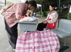 旧衣传暖，爱宠过冬！信管学院青协这场捐衣活动太暖心