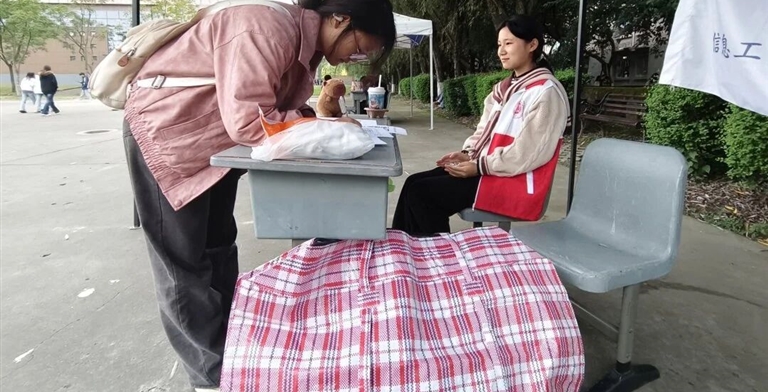 旧衣传暖，爱宠过冬！信管学院青协这场捐衣活动太暖心