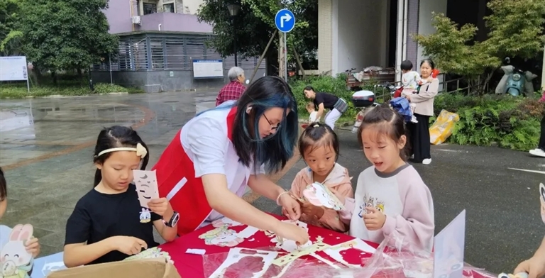 月满中秋，食韵国庆——信息工程管理学院青协前往芙蓉水居开展双节游园活动