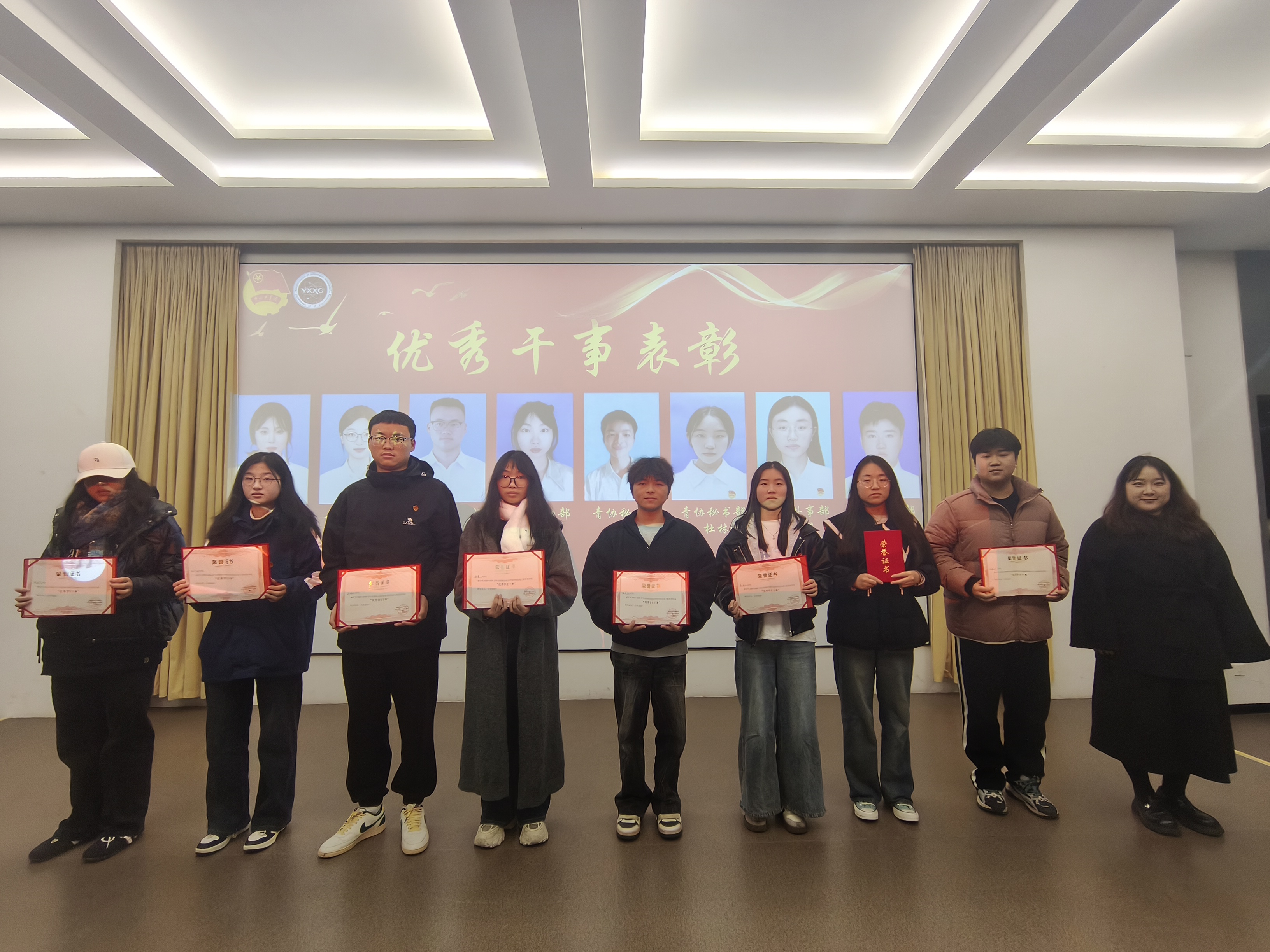 d0438371eed82026380c34a3c12cfd7c