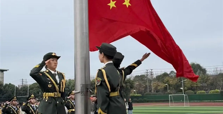 国旗飘扬启新程｜信息工程管理学院举行新学期升旗仪式