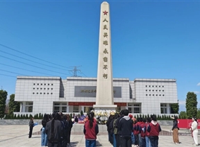 清明祭英烈,薪火永相传 | 信息工程管理学院携手成都石室蜀都犀方路小学(锦城校区)共赴郫都区烈士陵园开展祭扫活动