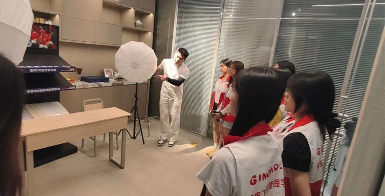 暑期“三下乡”｜以数智赋能实体经济，信管学院“科技兴企·鲜播服务团”开展数智化直播助企实践活动