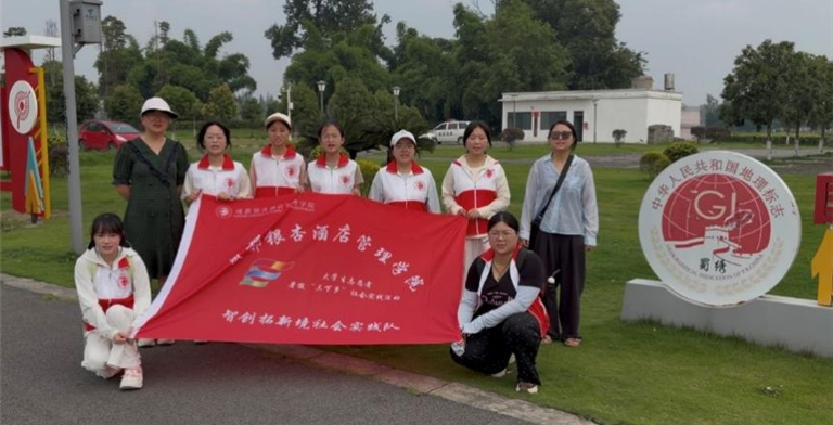 暑期“三下乡”｜“智创拓新境”社会实践队用人工智能赋能非遗千年蜀绣与唐昌布鞋